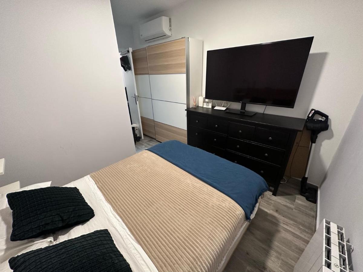 Pensión In Guest - Double With Private Bathroom *